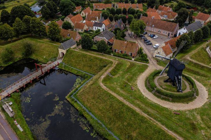 Bed and Breakfast Bij De Friesche Poort Буртанье Экстерьер фото